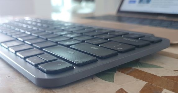 강력한 기능의 매크로 펜타그래프 미니 키보드 키크론 B1 PRO, 가볍고 예쁘기까지...